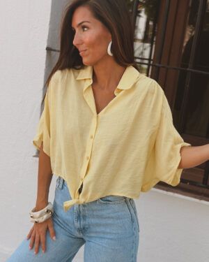 CAMISA CORTA AMARILLA DE ATAR